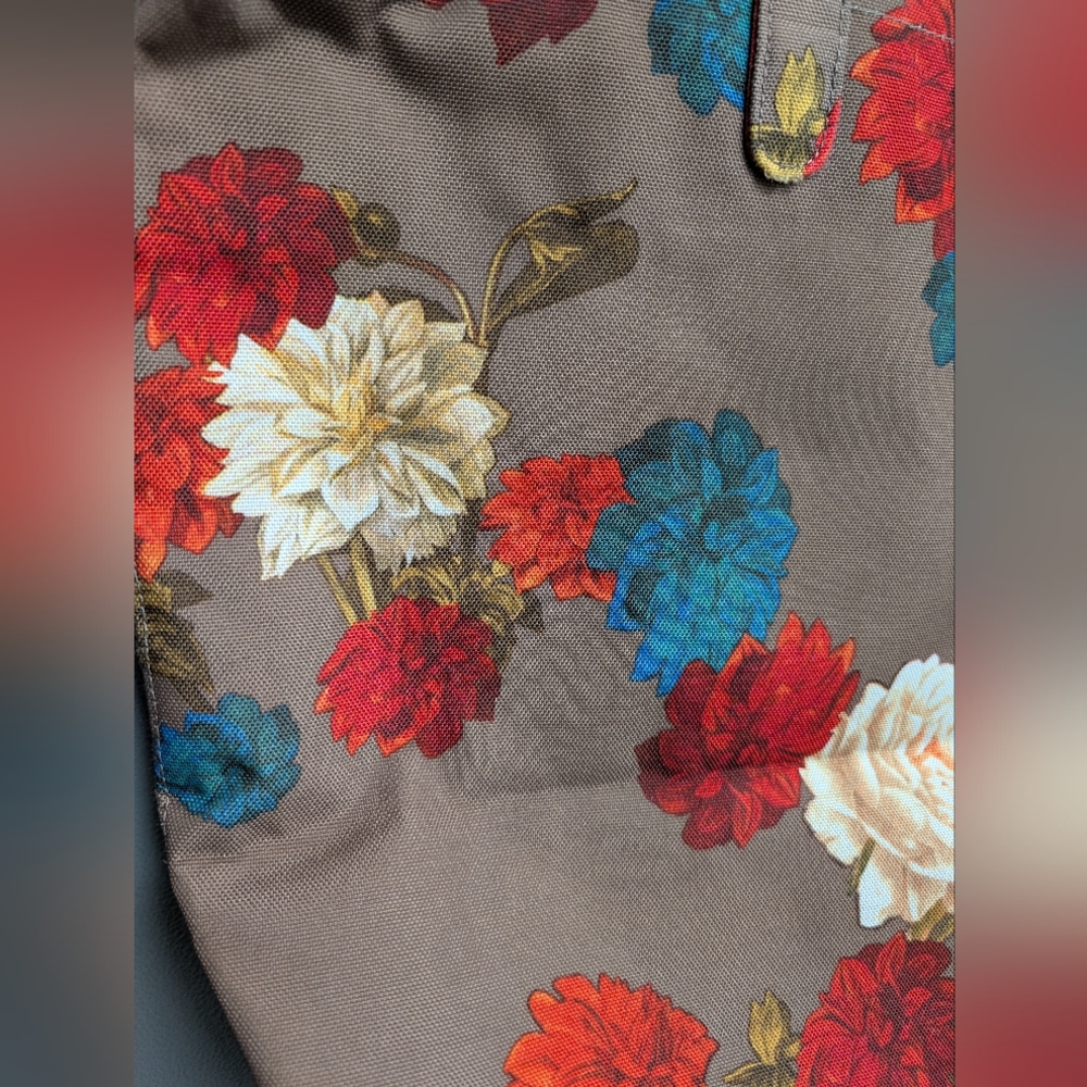 Herschel Floral Zipper Tote Bag - Picture 5 of 13